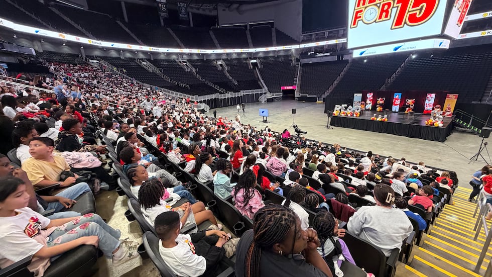 Patrick Mahomes leads reading rally for 3,000 Kansas City students