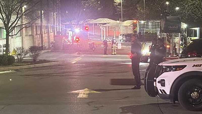 Pittsburgh firefighters respond to car fire at Giant Eagle garage