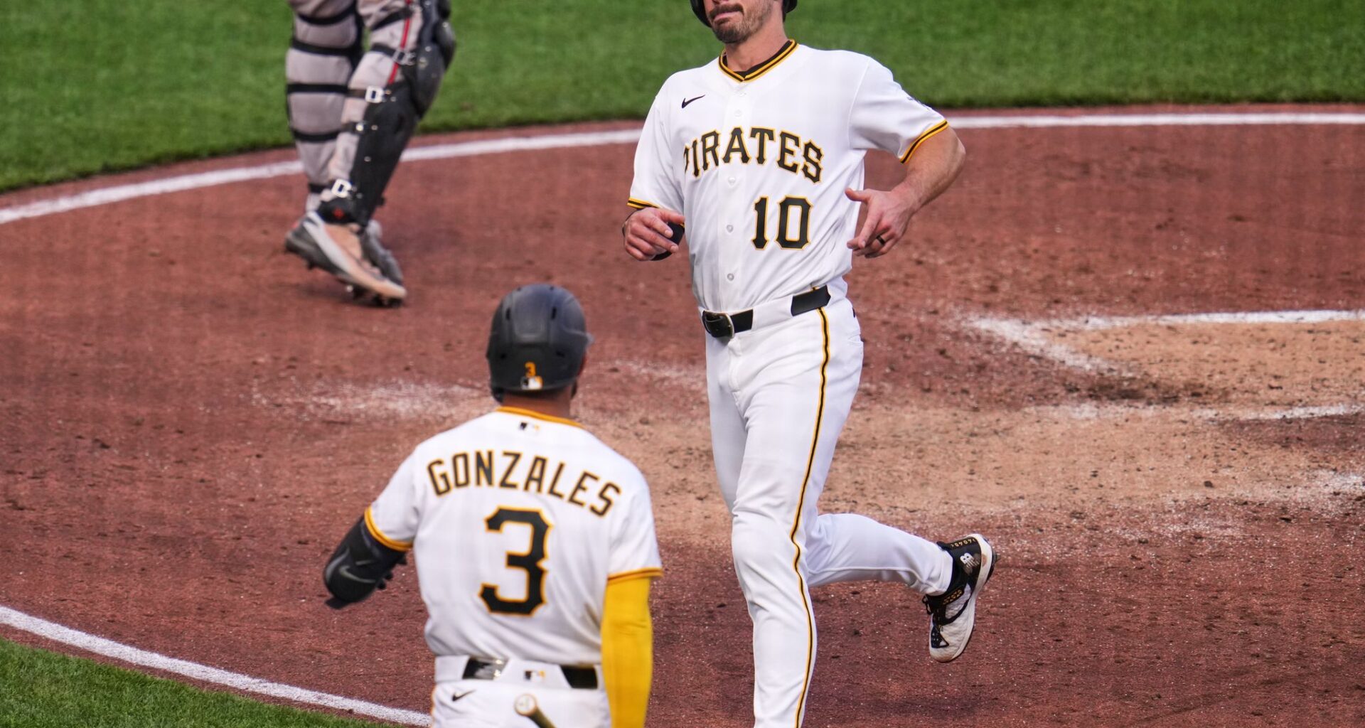 Nick Yorke's walk-off single lifts the Pittsburgh Pirates past the Baltimore Orioles 3-2