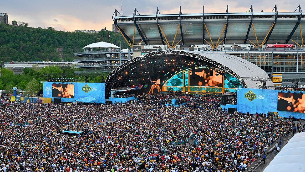 Massive crowd in attendance for NFL Draft in Pittsburgh: PHOTOS