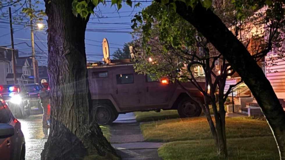 FBI serve warrant at White Oak home