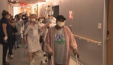 Transplant patients in Philadelphia celebrate donor families with Donor Dash in hospital hallways