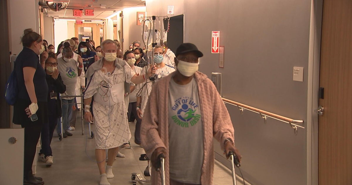 Transplant patients in Philadelphia celebrate donor families with Donor Dash in hospital hallways