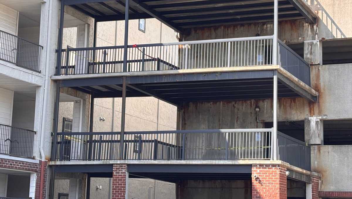 Pittsburgh parking garage condemned after collapse