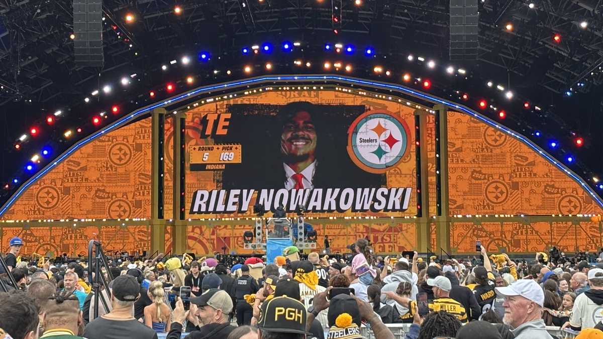Michael Keaton announces Steelers pick at NFL Draft in Pittsburgh
