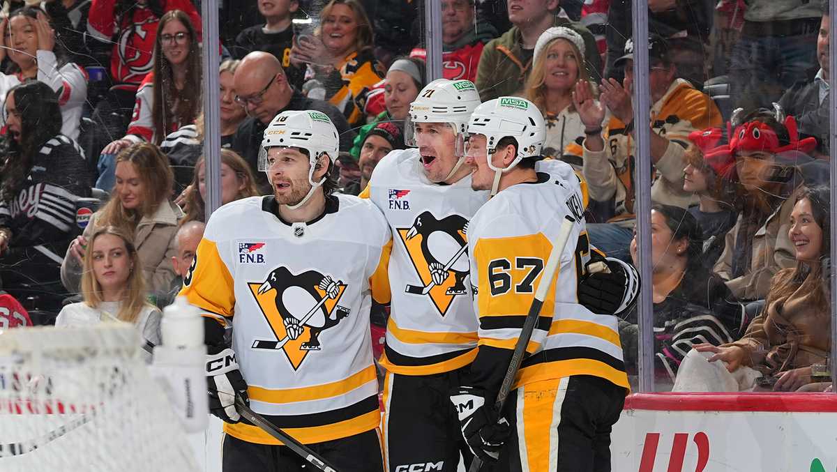 Pittsburgh Penguins clinch playoff spot with win over Devils