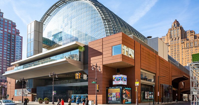Philadelphia Orchestra’s happy hour concert brings Spanish-inspired music and cocktails to Marian Anderson Hall