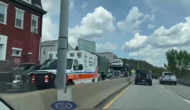 Crash causes major backups on Boulevard of the Allies, Parkway East