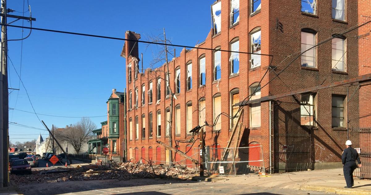 Part of old Reading Outlet Center building collapses | Berks Regional News