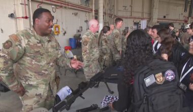 Pirates' Paul Skenes surprises Pittsburgh-area students at Air Force leadership event