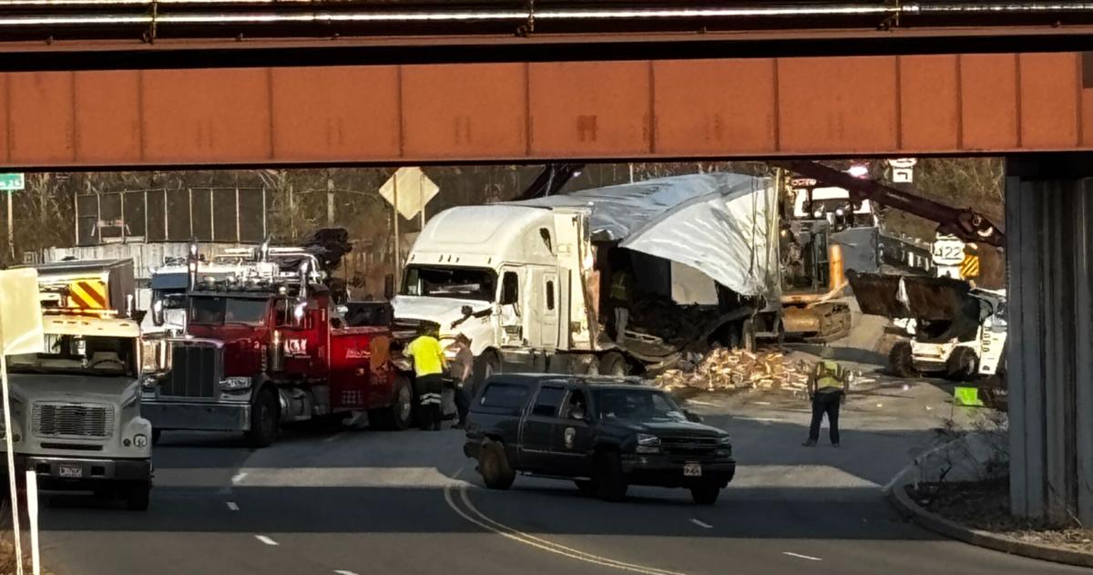 Truck crash sends cans of mushrooms across highway | Reading Area