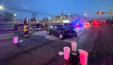 Traffic light knocked over after crash at entrance of Lehigh Valley Hospital in Salisbury Twp. | Allentown Area