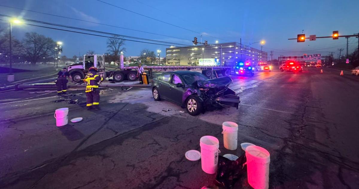 Traffic light knocked over after crash at entrance of Lehigh Valley Hospital in Salisbury Twp. | Allentown Area