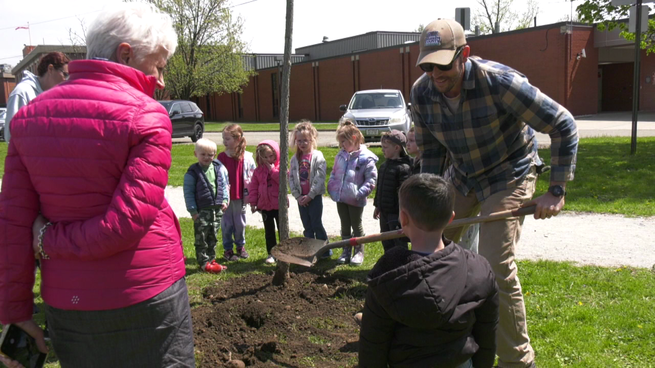 Students, City Leaders Team Up for Arbor Day in Warren | News