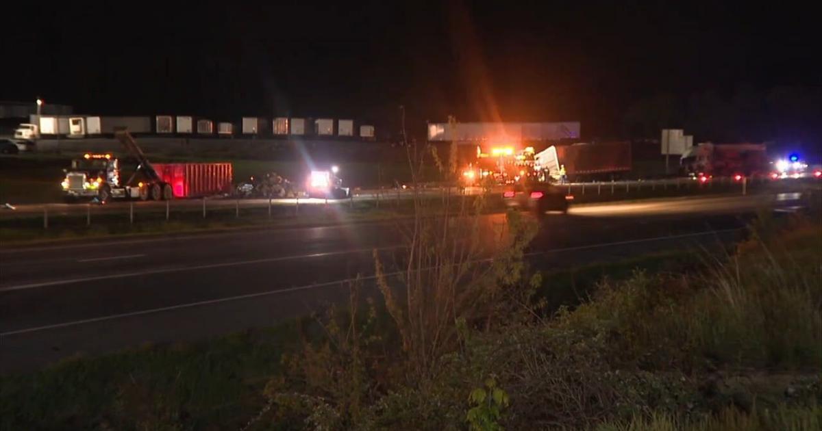 Raw chicken, mail spill onto I-81 in crash | Pennsylvania News