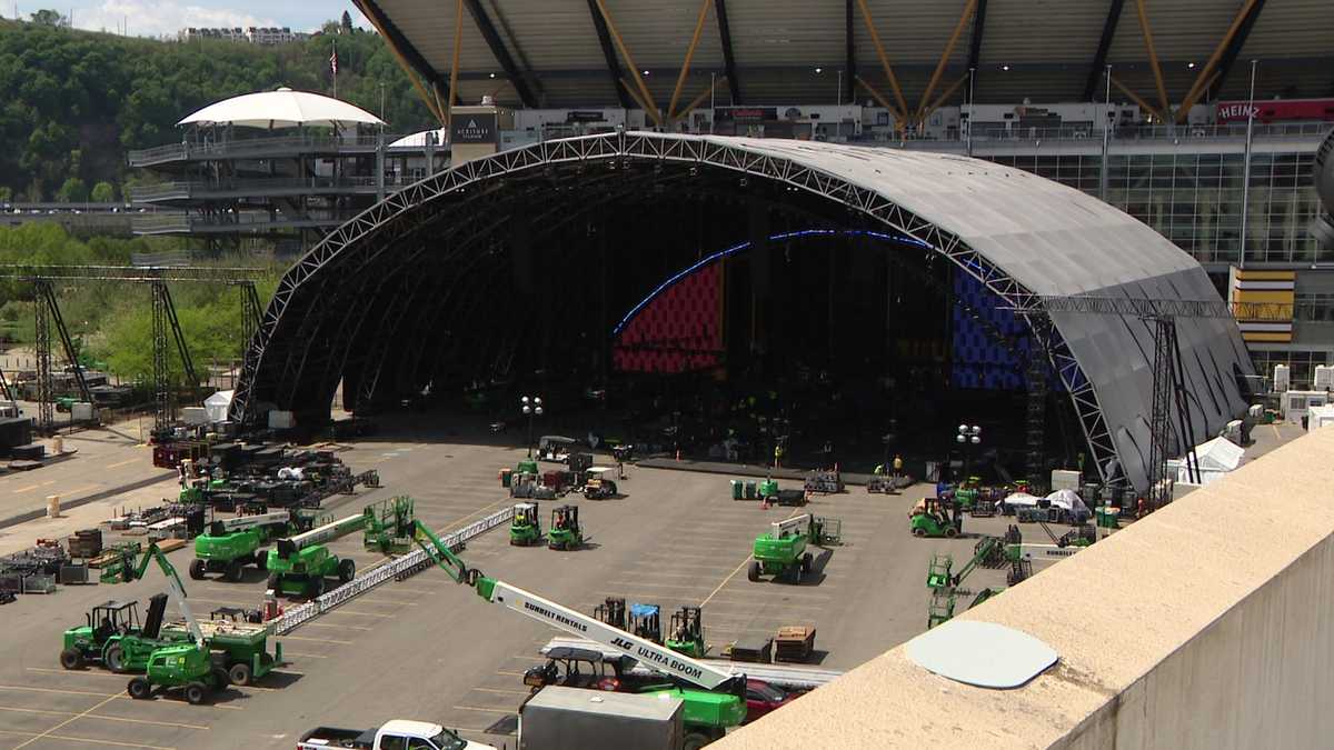 Behind the scene as Pittsburgh transforms for the NFL draft