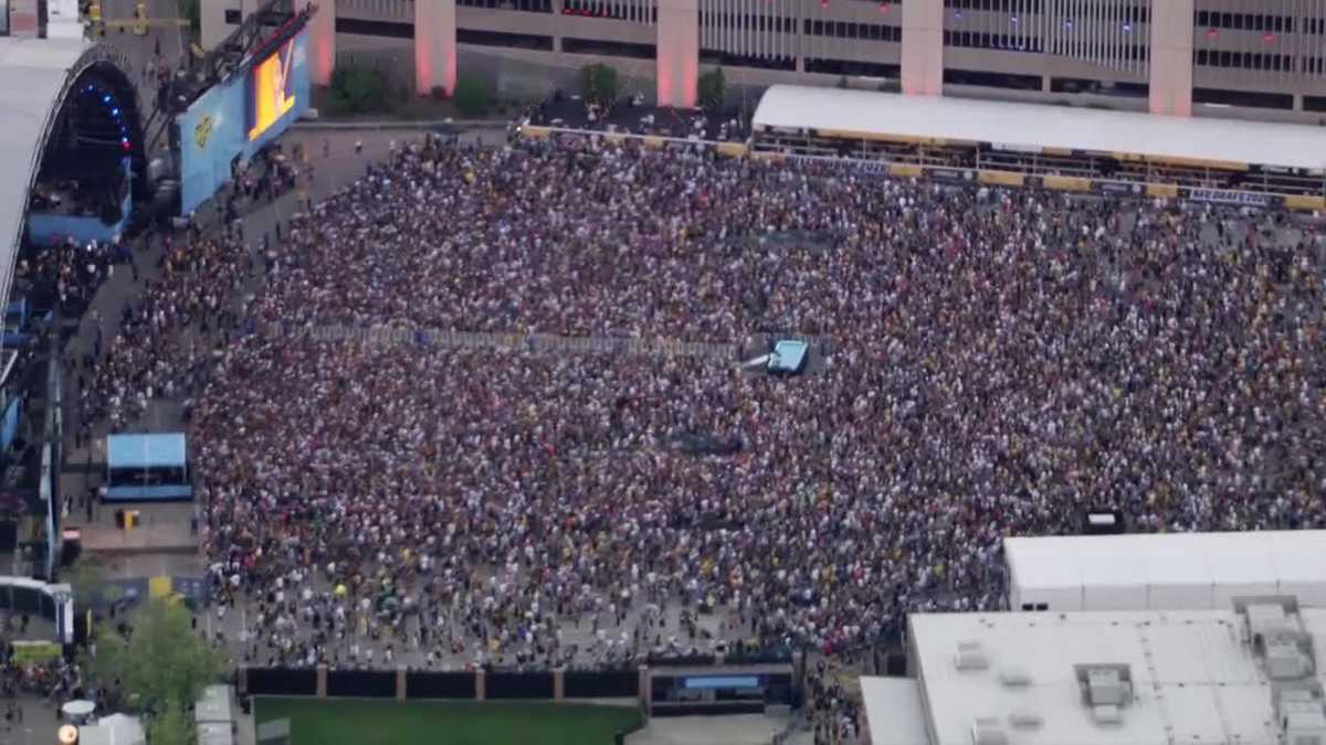 NFL Draft draws huge capacity crowd to Pittsburgh's North Shore