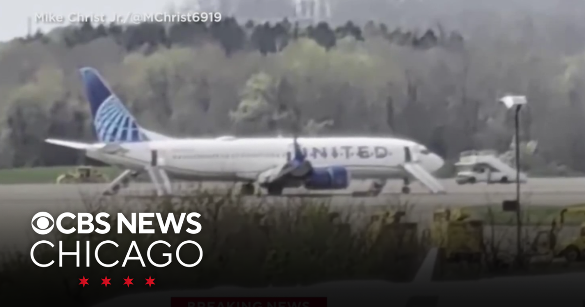 United flight from Chicago diverts to Pittsburgh after "reported threat"