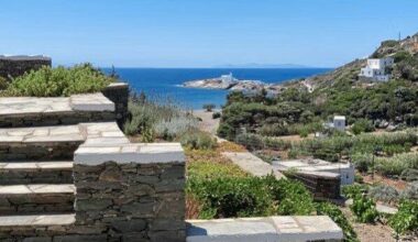 Former Pittsburgh attorney Laura Aristidou Candris details Greek island life in debut book