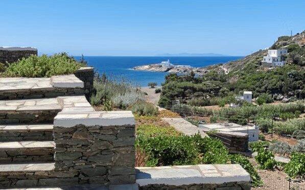 Former Pittsburgh attorney Laura Aristidou Candris details Greek island life in debut book