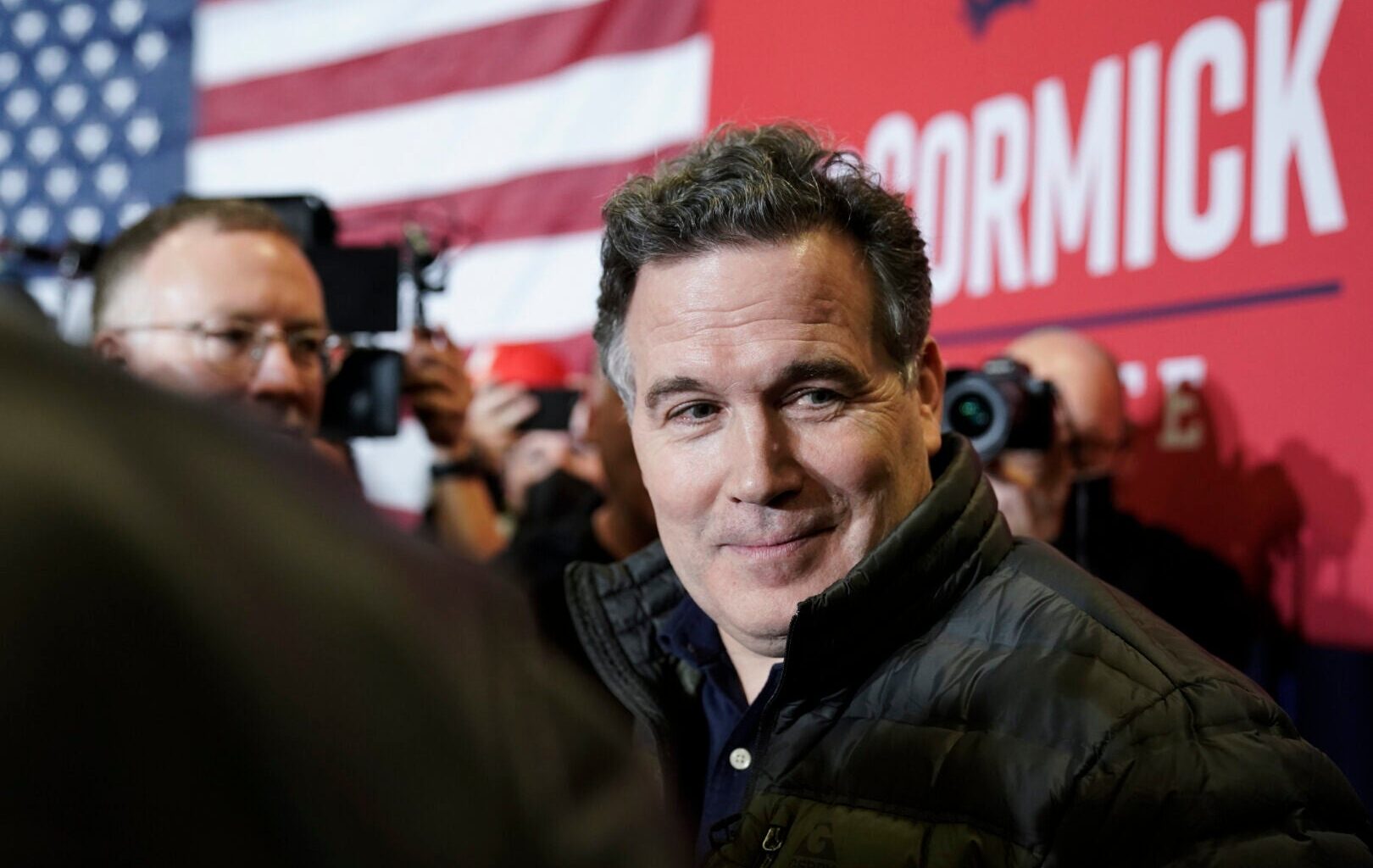 Sen. McCormick, NIH director Bhattacharya tour Penn lab