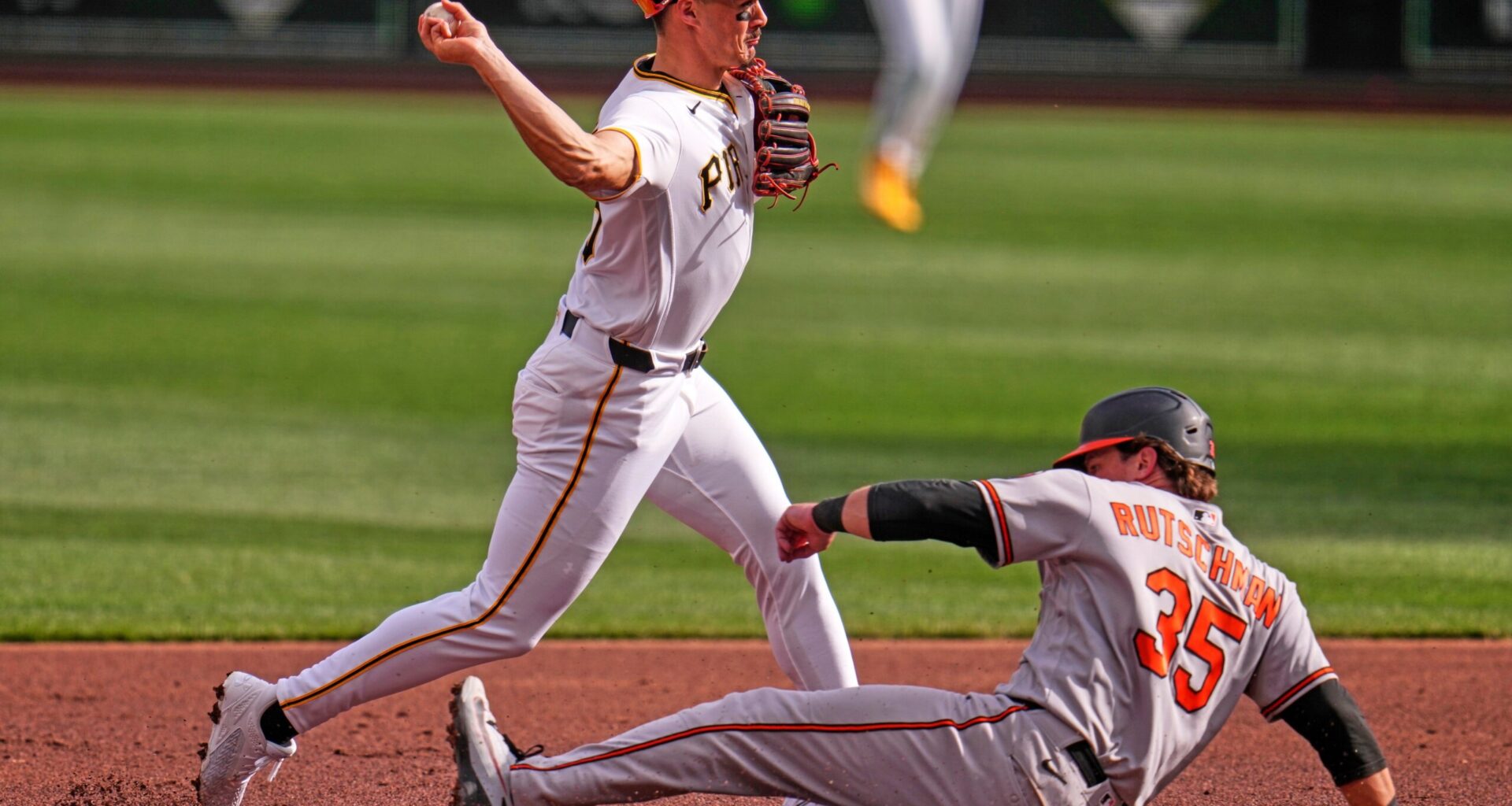 Nick Yorke’s walk-off single lifts the Pittsburgh Pirates past the Baltimore Orioles 3-2