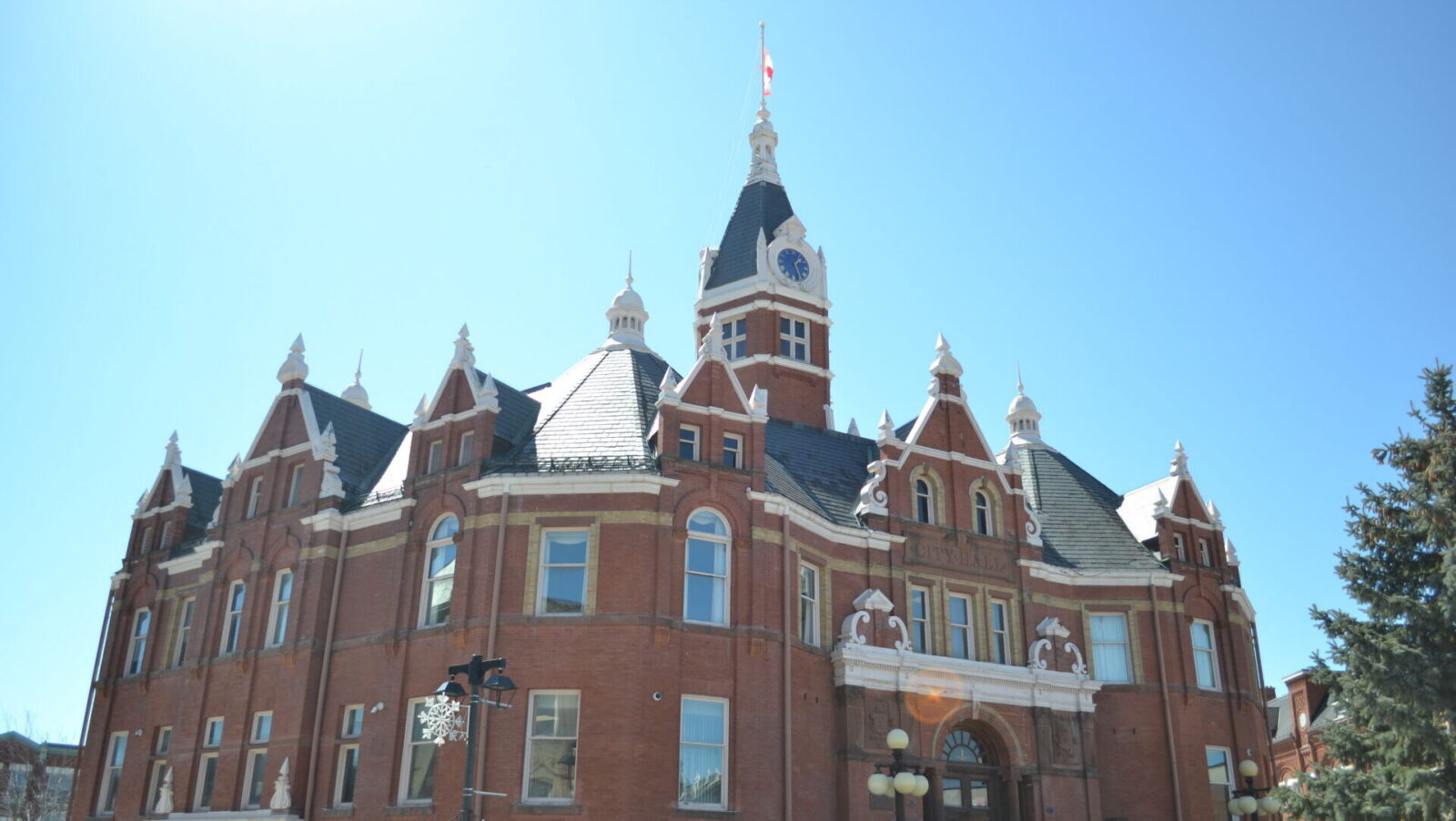 Council approves increase in monthly Erie Street parking permits : My Stratford Now