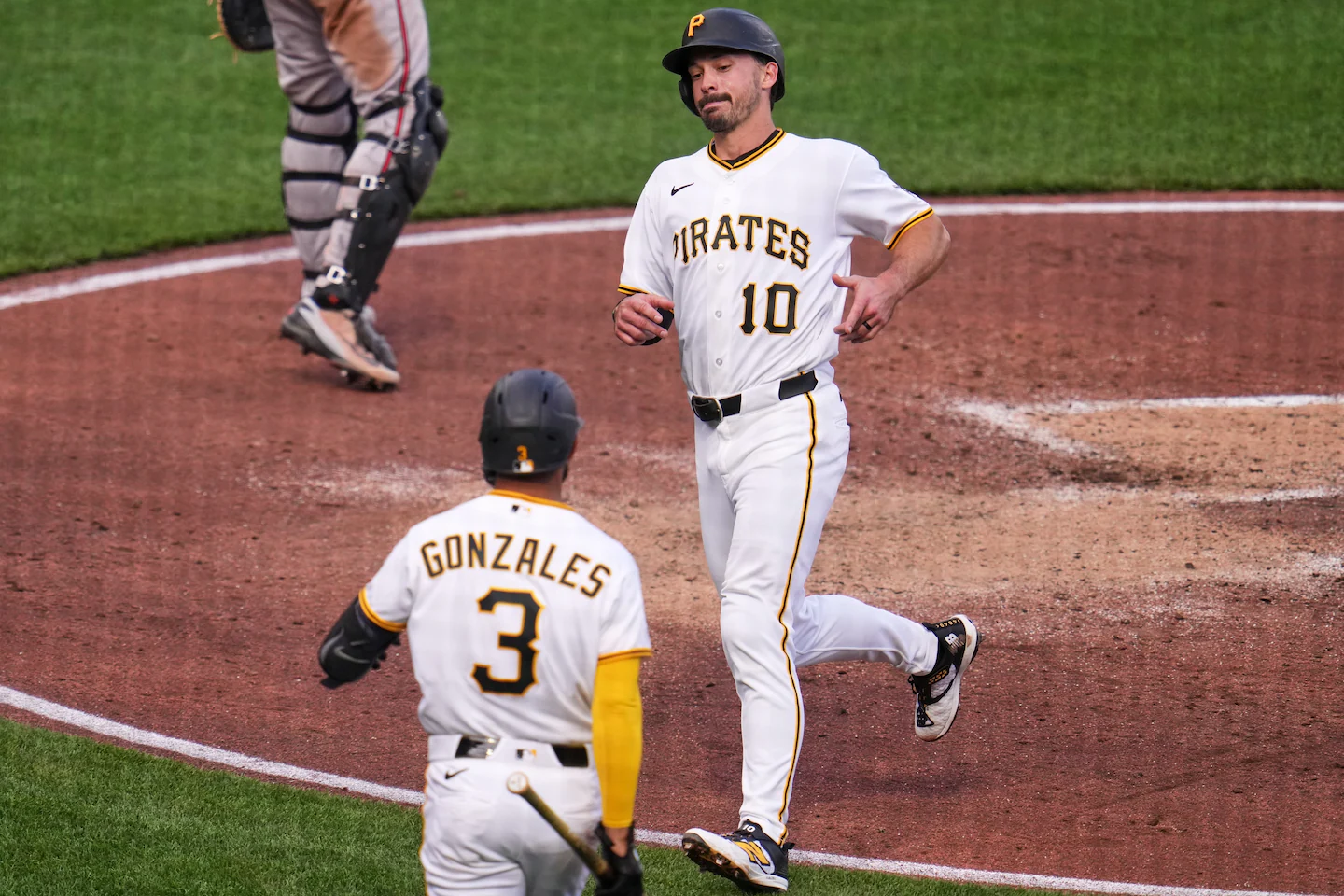 Nick Yorke's walk-off single lifts the Pittsburgh Pirates past the Baltimore Orioles 3-2