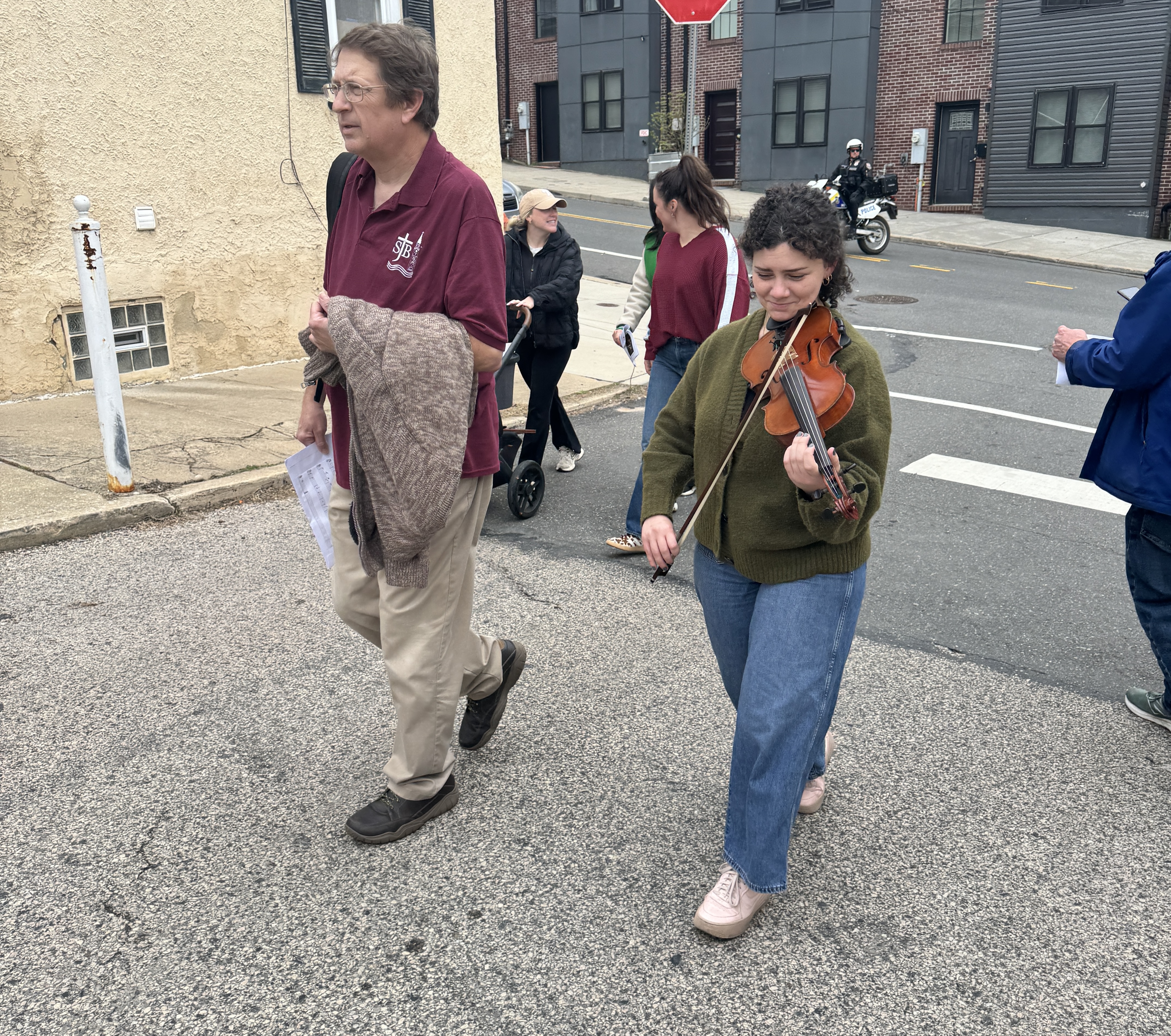 Master violinist Maria Dierkes set the mood for the neighborhood...