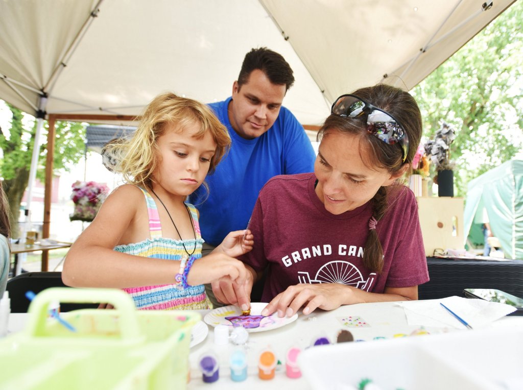 Carbondale to launch 'Second Saturday' art walk, seeks artists, vendors