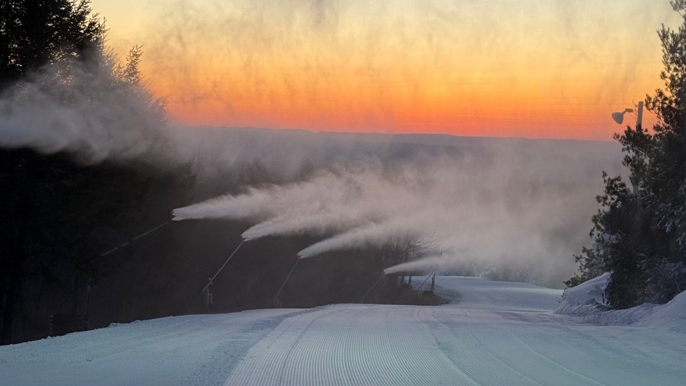 Pennsylvania Ski Resort Makes Snow In April