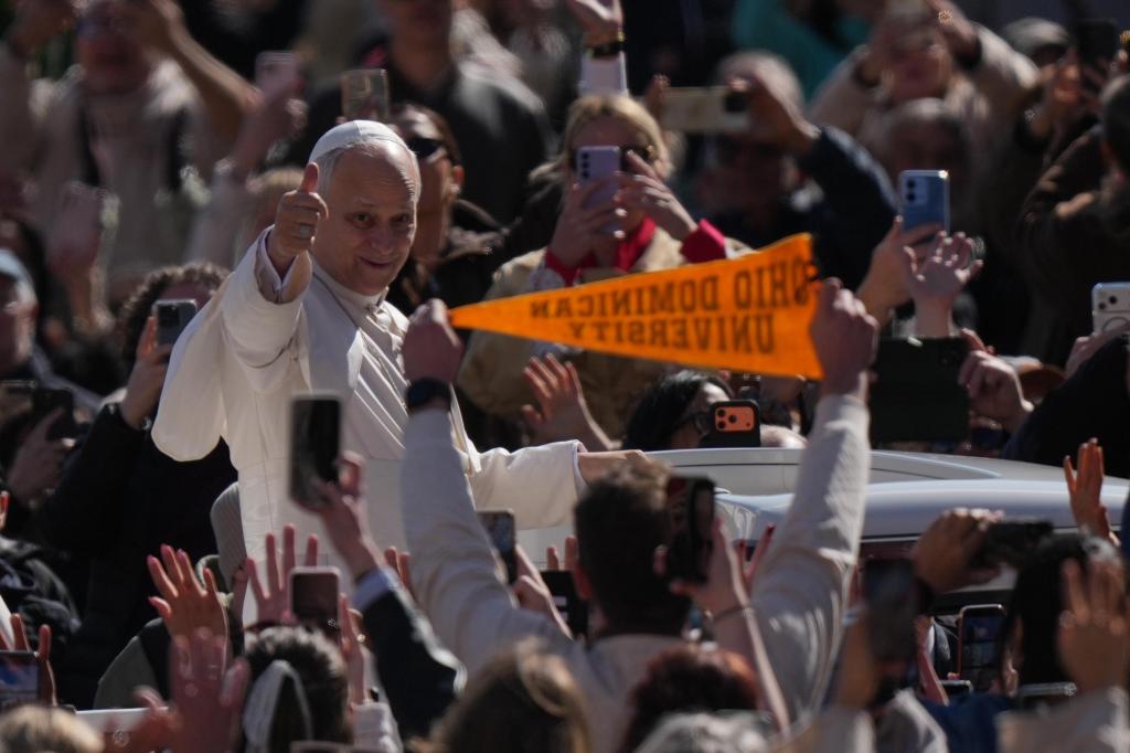 Philadelphia Flyers fans have faith as run at playoff spot follows family’s jersey gift to Pope Leo XIV – Chicago Tribune