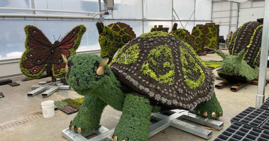 Philadelphia Zoo kicks off spring with new topiaries and guided tours