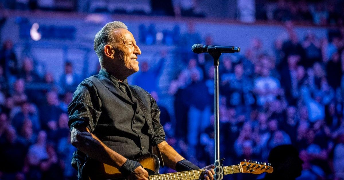 Bruce Springsteen is coming to Philadelphia this May