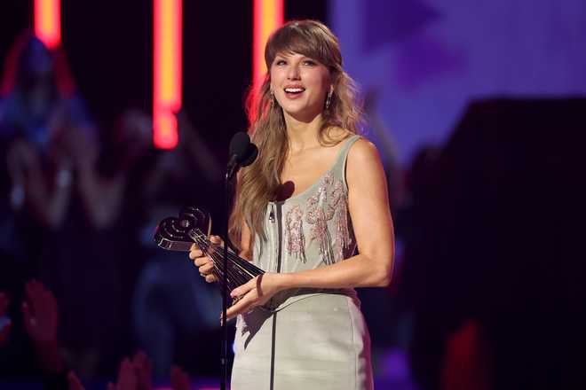 2026 iHeartRadio Music Awards - Show HOLLYWOOD, CALIFORNIA - MARCH 26: Taylor Swift accepts the Pop Album of the Year award onstage during the 2026 iHeartRadio Music Awards at Dolby Theatre on March 26, 2026 in Hollywood, California. (Photo by Monica Schipper/Getty Images)
