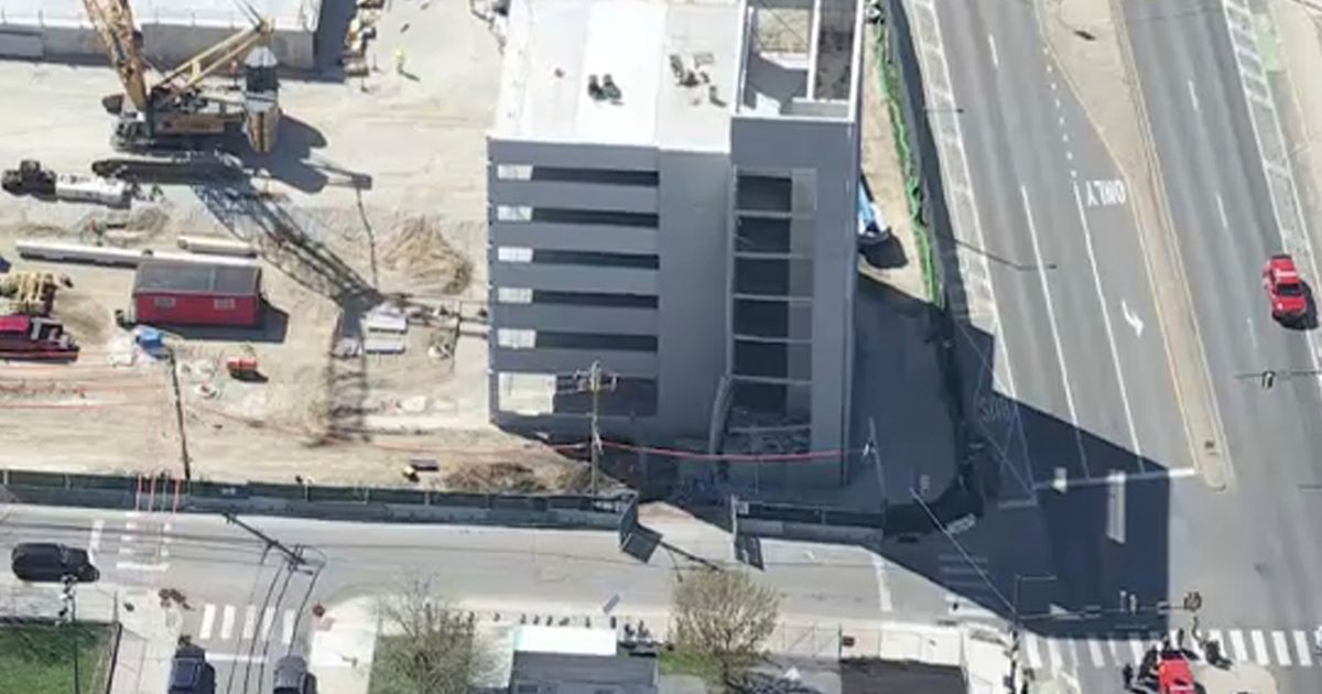 1 dead and 2 missing after parking garage collapses in Philadelphia :: WRAL.com