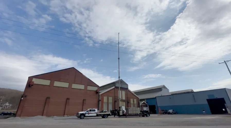 The new mobile radio tower will help strengthen coordination for first responders as hundreds of thousands are expected to strengthen coordination efforts.