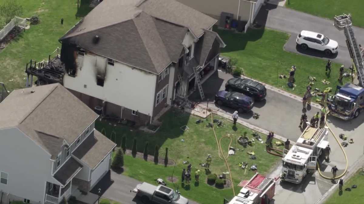 Crews respond to house fire in Jefferson Hills, Allegheny County