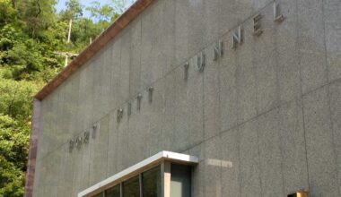 Fort Pitt Tunnel's inbound lanes shut down