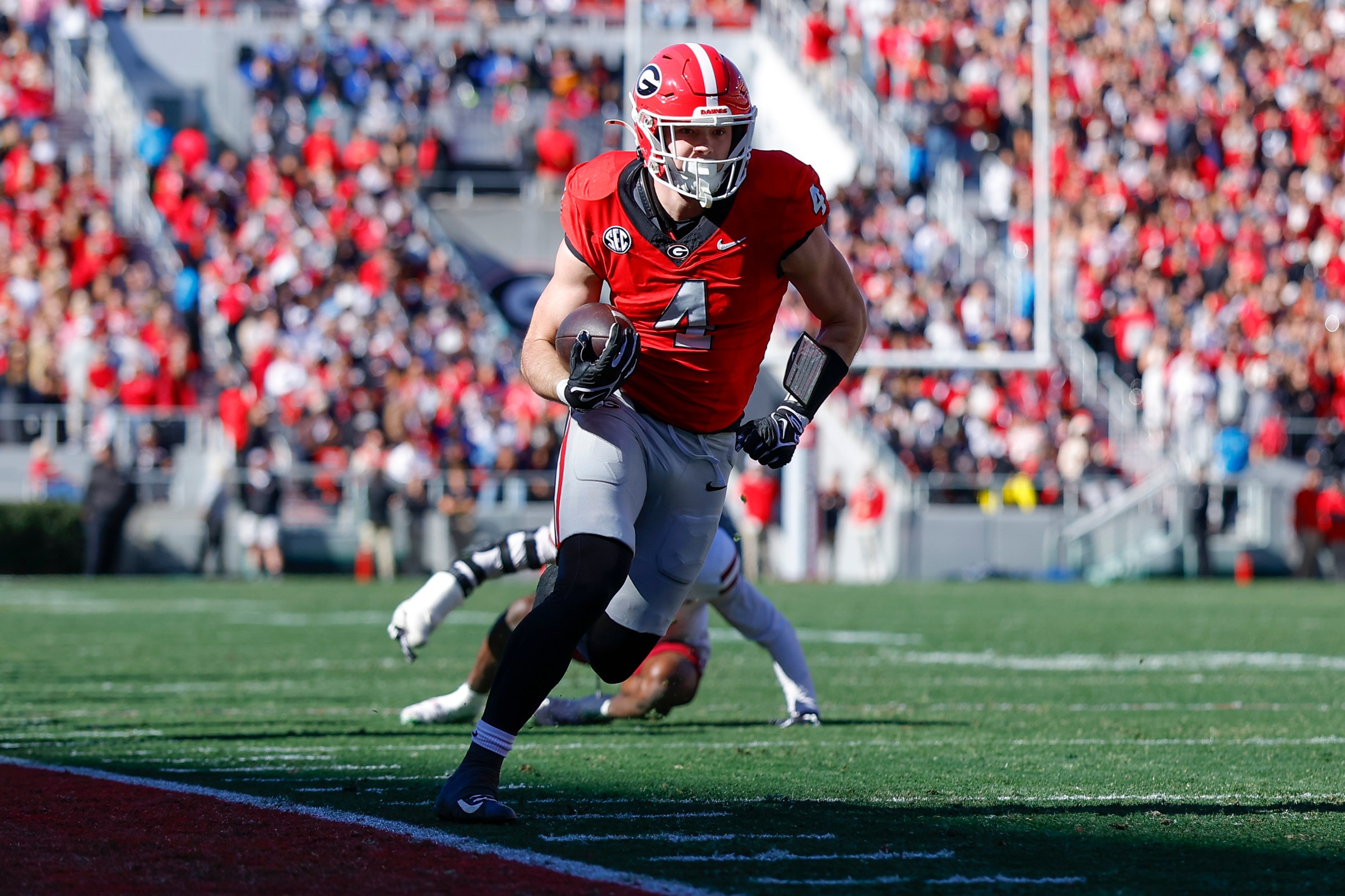 ATHENS, GEORGIA - NOVEMBER 23: Oscar Delp #4 of the Georgia Bulldogs rushes in for a touchdown following the reception during the first quarter against the Massachusetts Minutemen at Sanford Stadium on November 23, 2024 in Athens, Georgia. (Photo by Todd Kirkland/Getty Images)