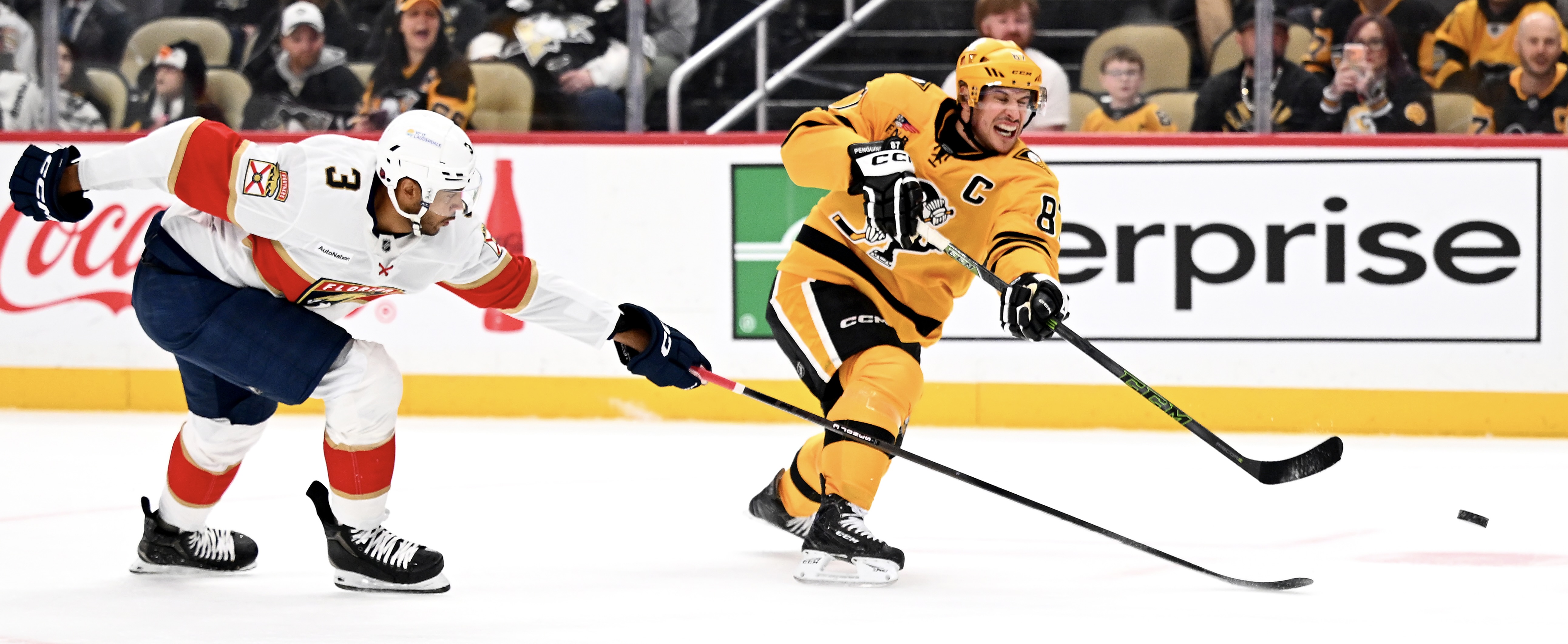 Sidney Crosby blurs by the Panthers' Seth Jones to score in the first period.