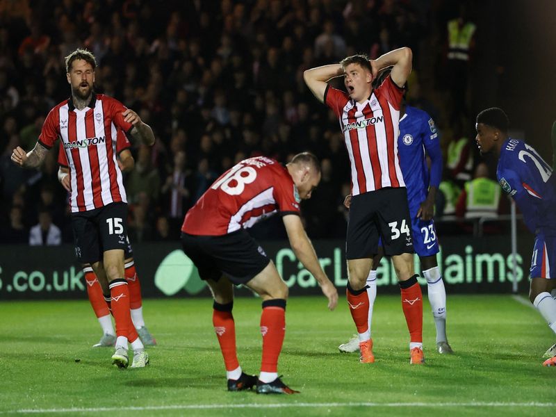 Lincoln City seal historic Championship return after dramatic win at Reading