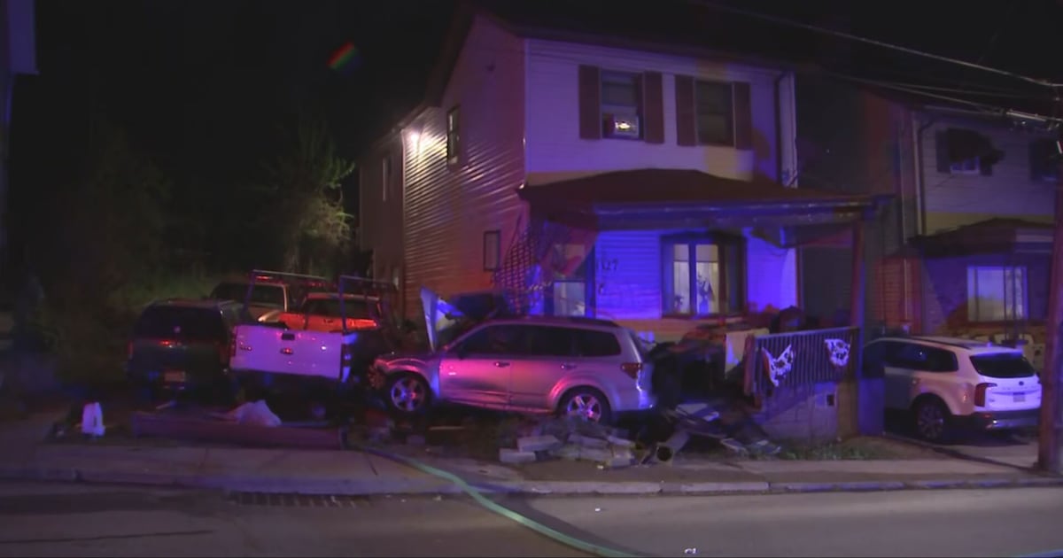 SUV crashes into Pittsburgh home, damages porch while family asleep inside – WPXI