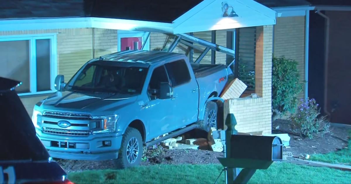 Suspect trying to steal truck crashes into Shaler house after being spotted by owner, police say – WPXI
