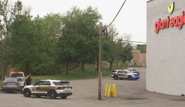 Man hit by tow truck after running in front of it behind Giant Eagle on South Side, police say
