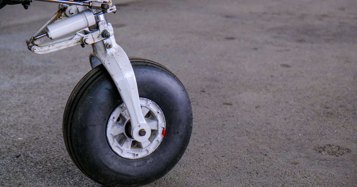 Dramatic video captures plane's emergency landing on highway - WSB-TV Channel 2