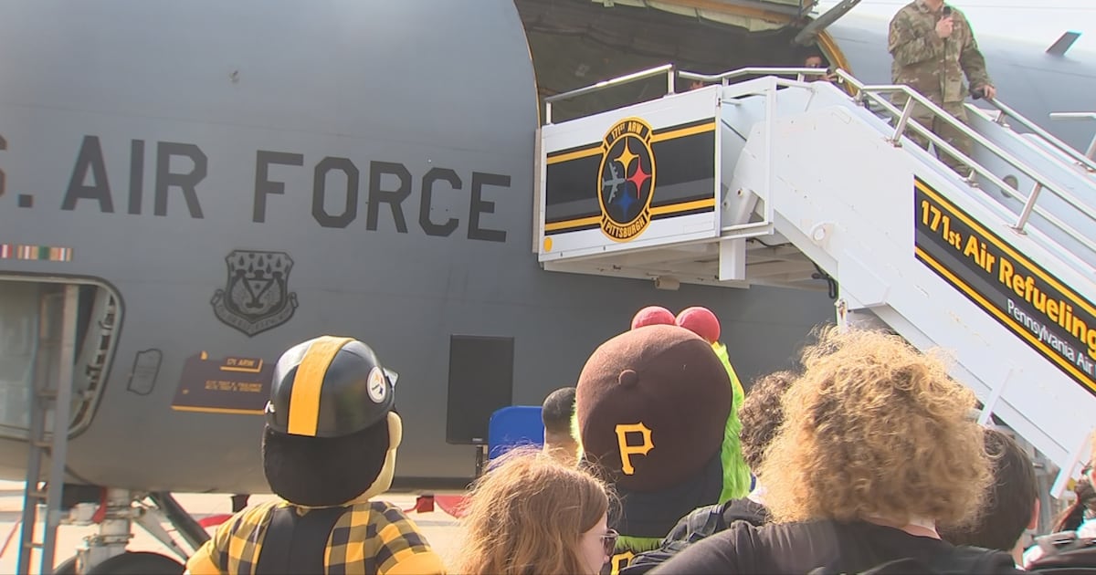 Paul Skenes surprises local high schoolers during leadership day at Pittsburgh International Airport – WPXI