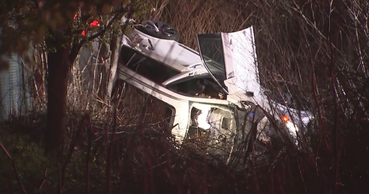 Car goes over hillside in Braddock Hills; at least 2 taken to hospital – WPXI