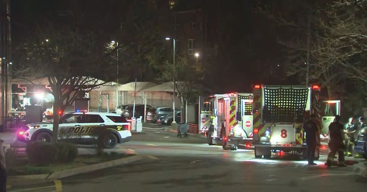 Tesla catches fire in Giant Eagle Market District parking garage in Pittsburgh – WPXI