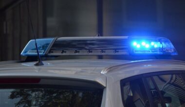 Bystander steps in to help officer involved in scuffle with suspect in West View